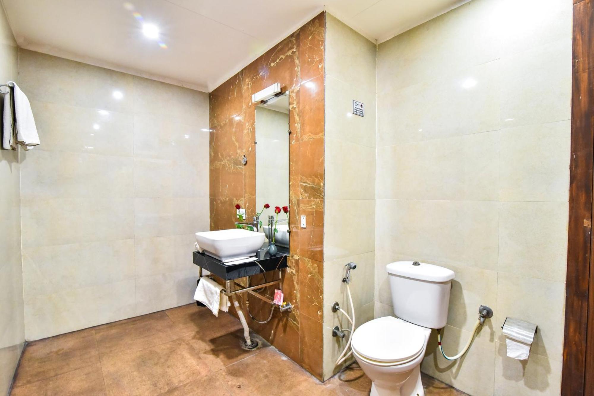 Pinaz Royale Hotel Amritsar Exterior photo