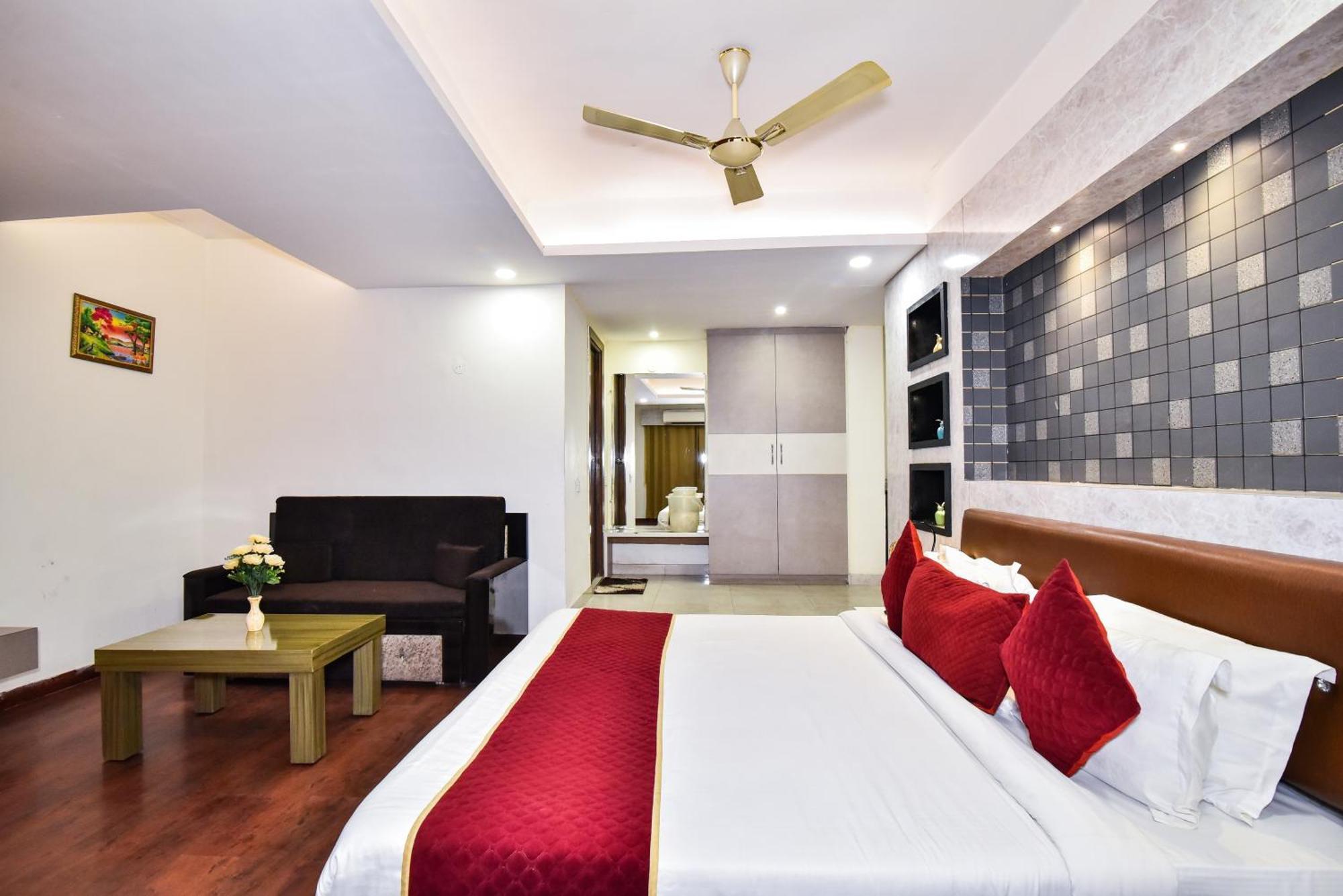 Pinaz Royale Hotel Amritsar Exterior photo