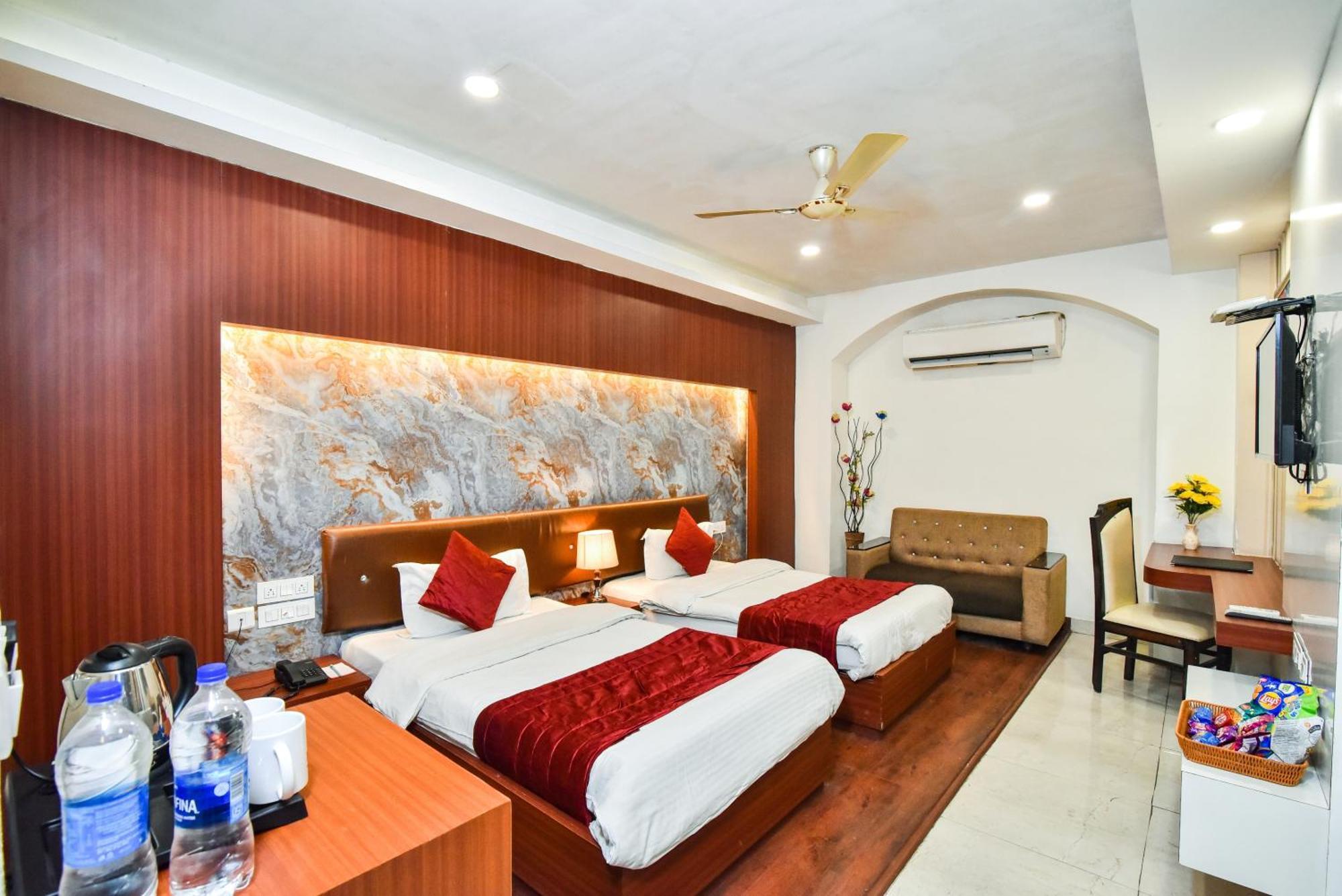 Pinaz Royale Hotel Amritsar Exterior photo