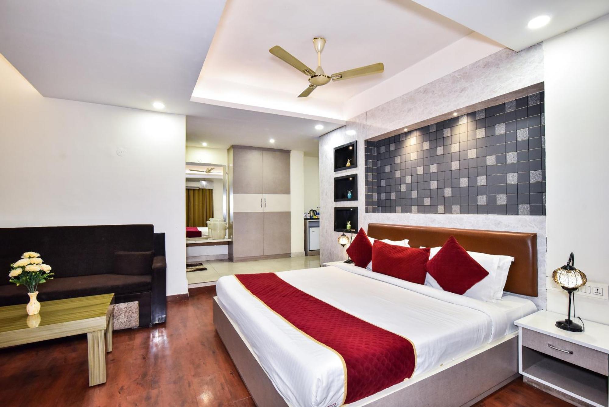 Pinaz Royale Hotel Amritsar Exterior photo