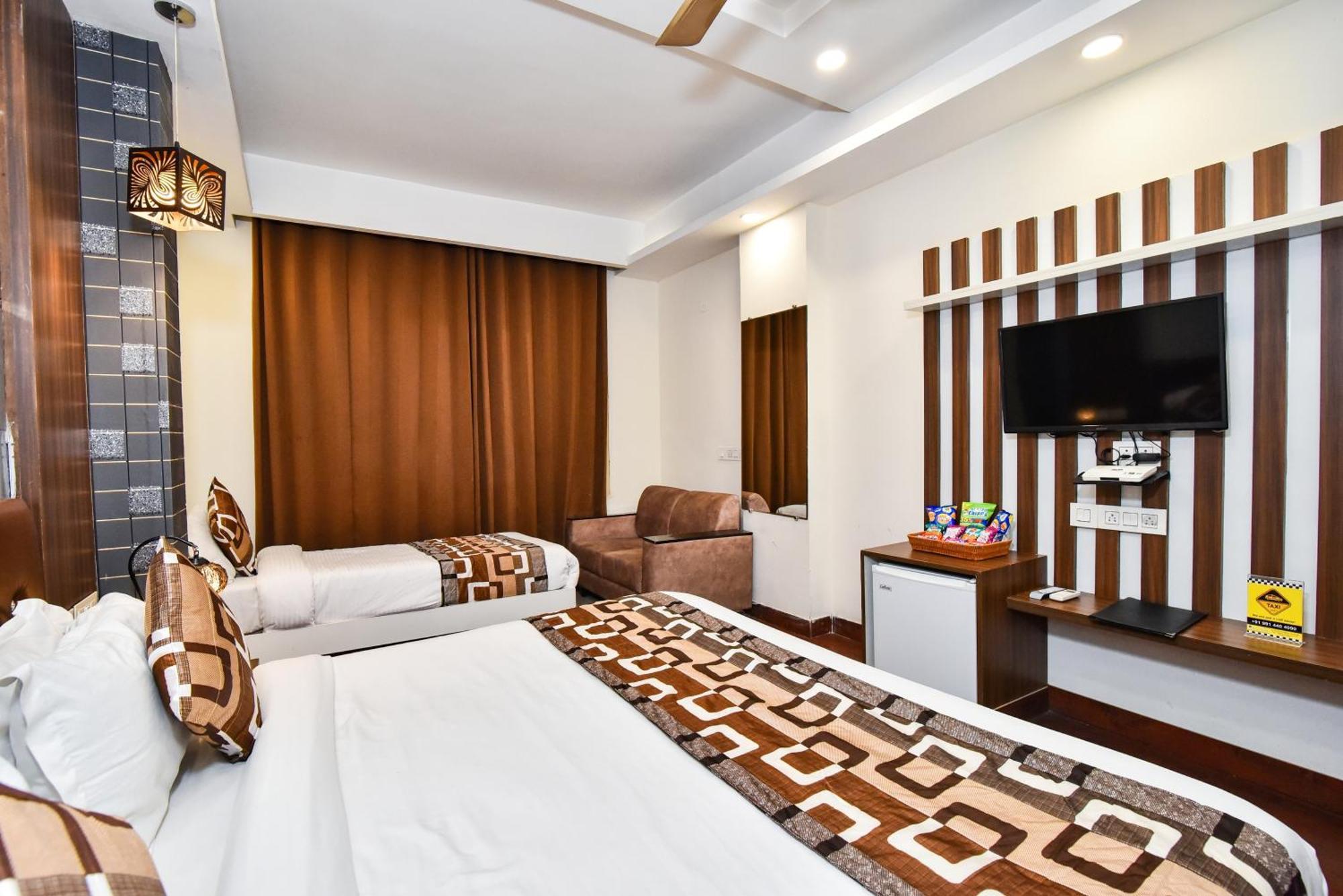 Pinaz Royale Hotel Amritsar Exterior photo
