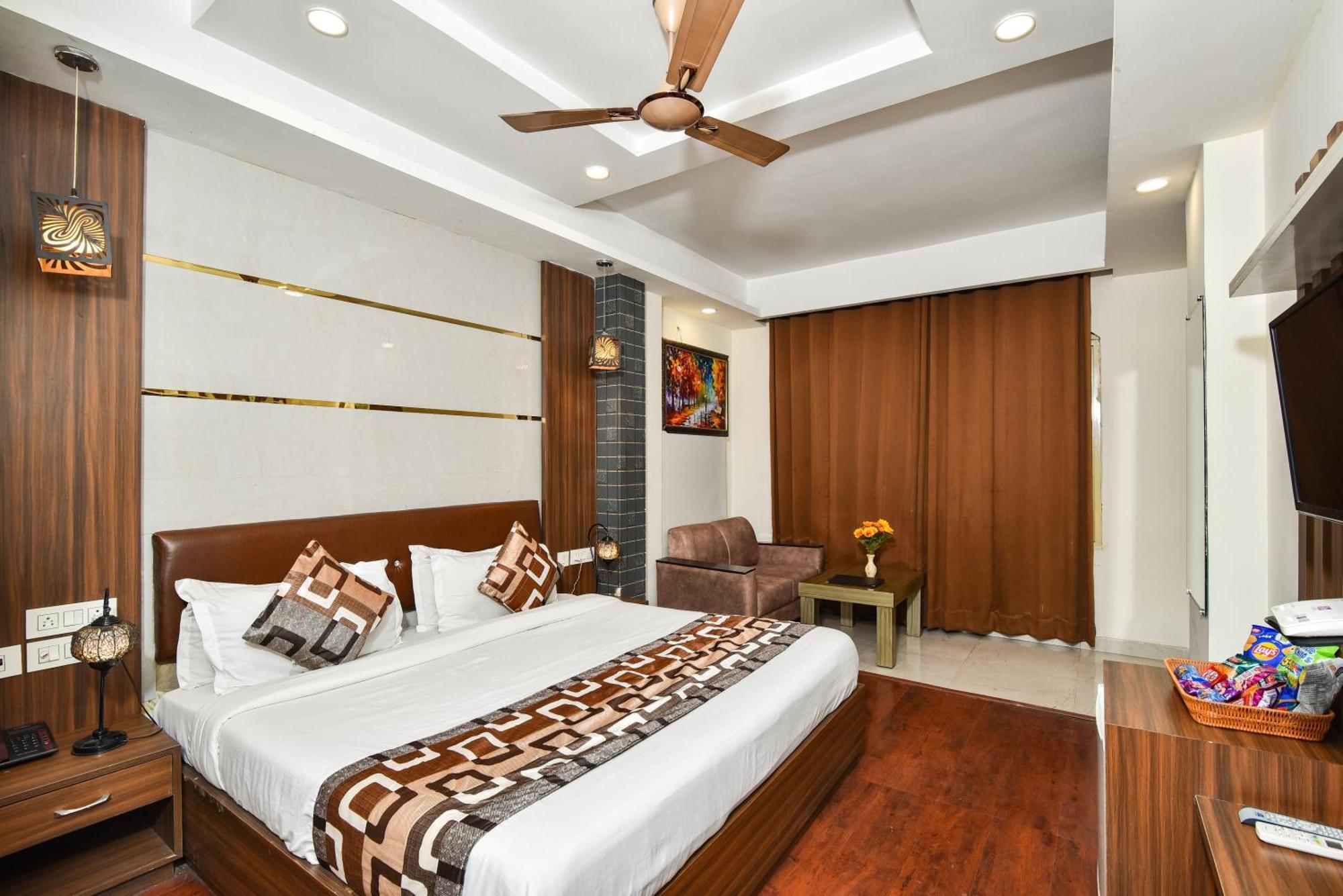 Pinaz Royale Hotel Amritsar Exterior photo