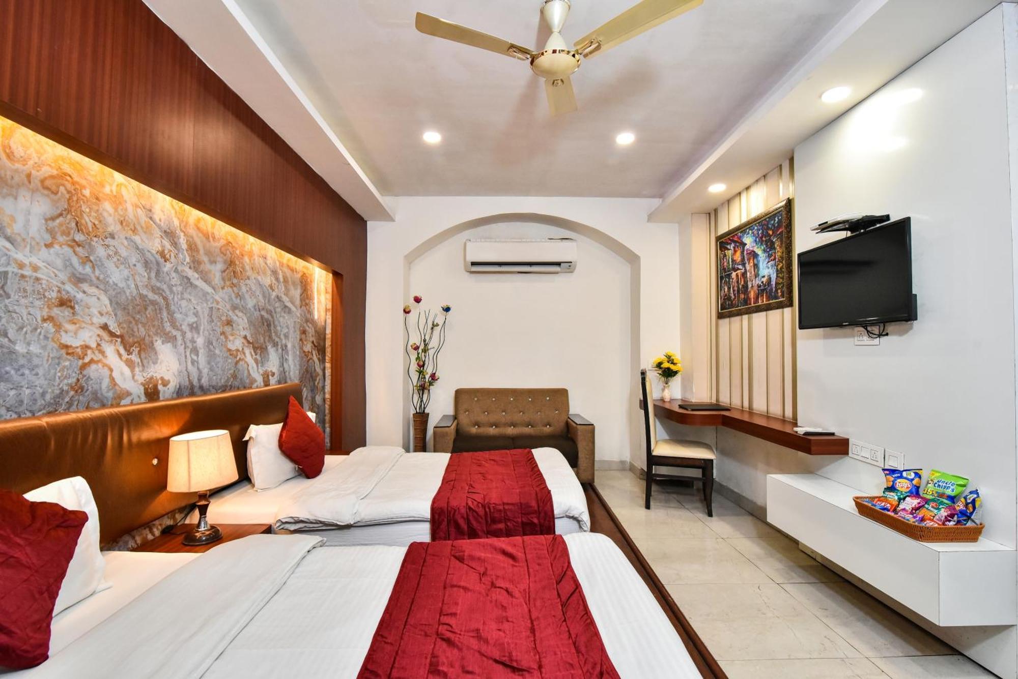Pinaz Royale Hotel Amritsar Exterior photo