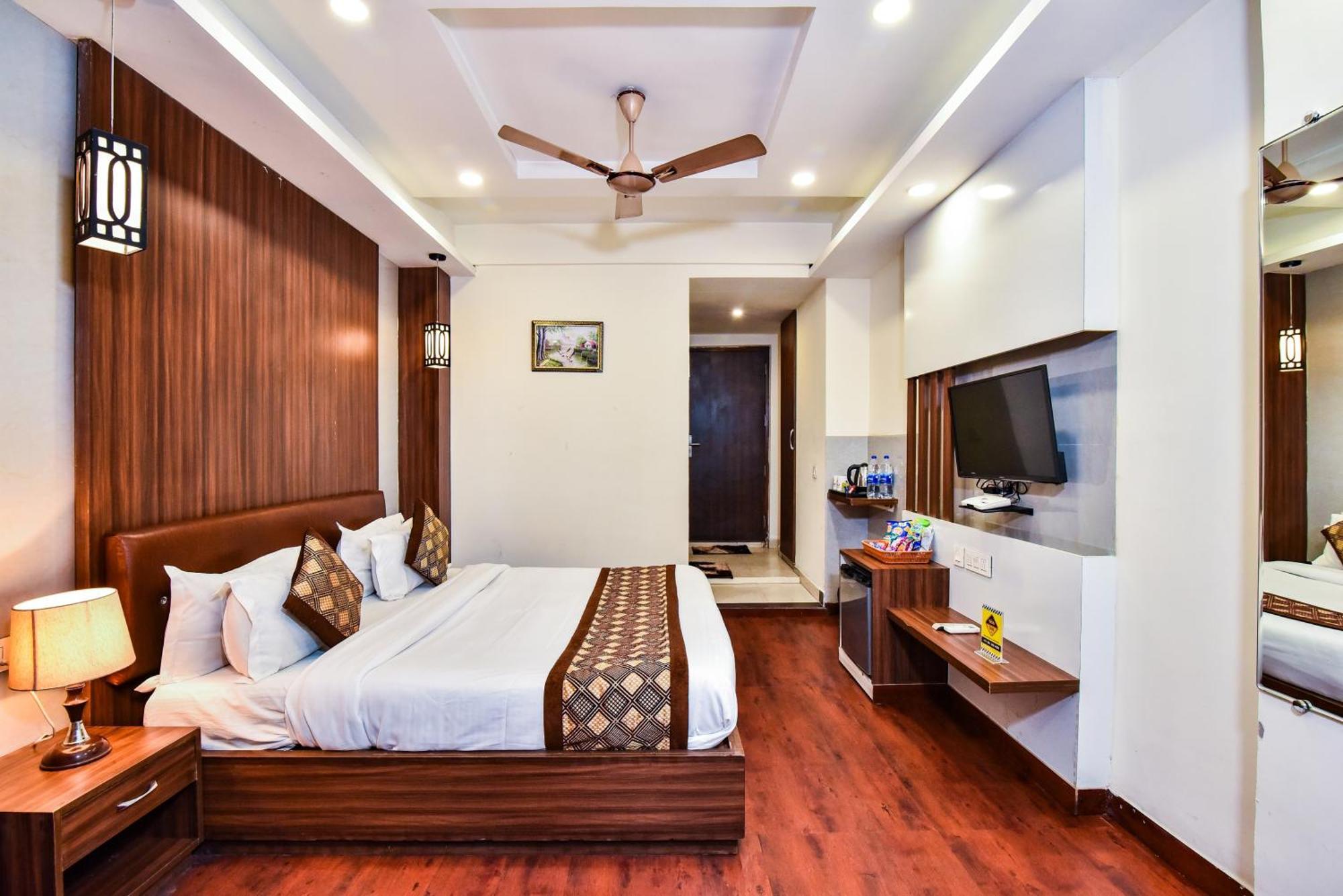 Pinaz Royale Hotel Amritsar Exterior photo