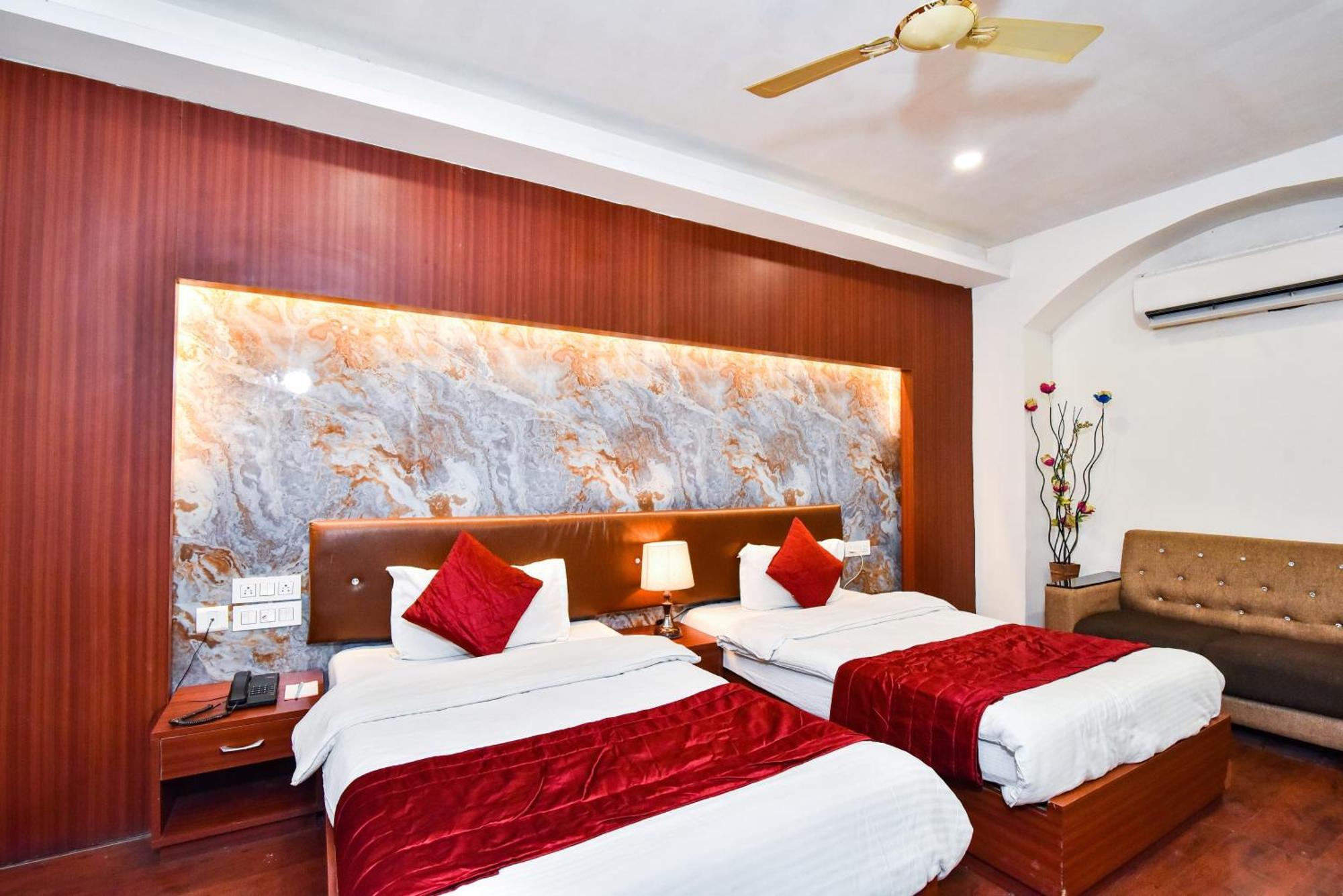 Pinaz Royale Hotel Amritsar Exterior photo