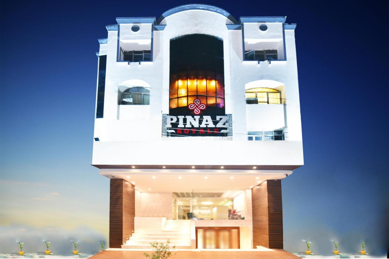 Pinaz Royale Hotel Amritsar Exterior photo